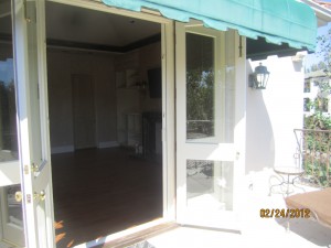 Retractable Screen Doors in Bell Air